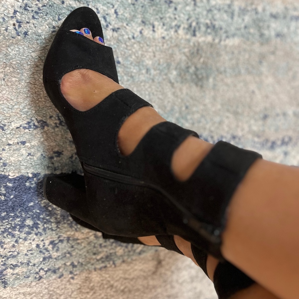 NY& Company Sueded Sandal